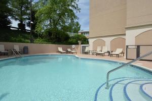 a large swimming pool with chairs and tables at Hampton Inn Salem East - Electric Road in Salem
