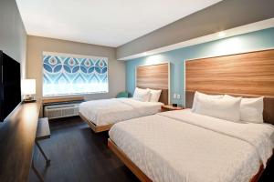 Tru By Hilton Pigeon Forge客房内的一张或多张床位