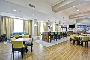 Restaurace v ubytování Hampton Inn Kyle