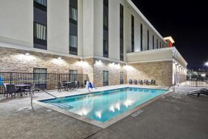 Bassein majutusasutuses Hampton Inn Kyle või selle lähedal