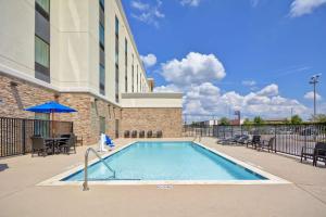a swimming pool in front of a building at Hampton Inn Kyle in Kyle