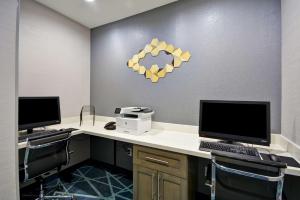 Köök või kööginurk majutusasutuses Hampton Inn Kyle