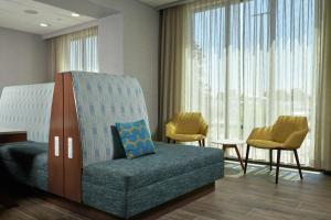Hampton Inn Burley的休息区