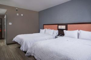 Hampton Inn Burley客房内的一张或多张床位
