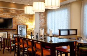 a dining room with a large table and chairs at Hampton Inn Alexandria in Alexandria