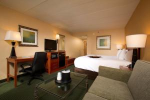 a hotel room with a bed and a desk at Hampton Inn Alexandria in Alexandria +19 photos
