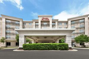 una representación de un hotel con un gran edificio en Hampton Inn & Suites Washington-Dulles International Airport en Sterling