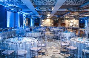 a room full of tables and chairs with whiteitures at DoubleTree by Hilton Hotel Miami Airport & Convention Center in Miami +73 photos
