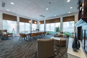 TV/trung tâm giải trí tại Hilton Garden Inn Atlanta Airport North