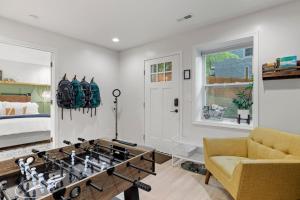 Afbeelding uit fotogalerij van Near Biltmore, Hiking, Breweries W Game Room in Fletcher