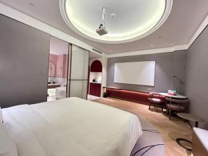 Qingdao Oriental Studio Chuangzhi SSAW Hotel 객실 침대