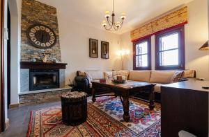 A seating area at Akrolithos Villa, Milies Pelion