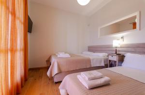 A bed or beds in a room at Akrolithos Villa, Milies Pelion