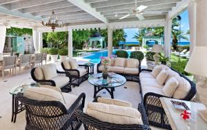 Πισίνα στο ή κοντά στο Leamington Pavilion by Blue Sky Luxury