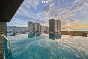 Bazén v ubytování Hotel Del Luna Boutique nebo v jeho okolí