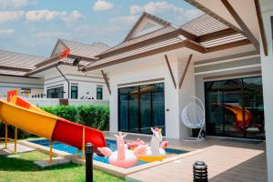 Kawasan permainan kanak-kanak di so happy pool villa hua hin