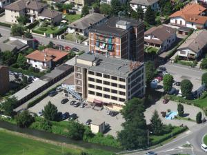 an overhead view of a large building with a parking lot at Hotel Europa Milano in Rosate