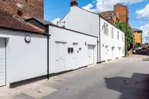 a row of white buildings on a street at City Centre 3 Bed 8 Guest Parking Near Mayflower in Southampton