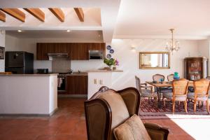 a kitchen and dining room with a table and chairs at LA SUNSET CONDO in San Miguel de Allende