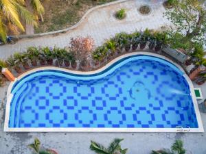 Phuc Thuan Hotel veya yakınında bir havuz manzarası