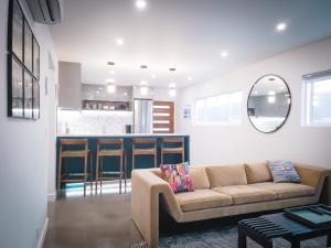 a living room with a couch and a kitchen at The Redline Venice in Los Angeles
