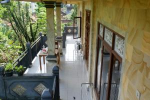 Ein Balkon oder eine Terrasse in der Unterkunft Kenari House