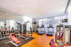 Fitness centrum a/nebo fitness zařízení v ubytování LUXE - Elegantly Green-2BR in Marina Damac Heights