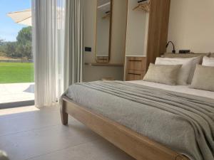 Postel nebo postele na pokoji v ubytování Ayïa suites