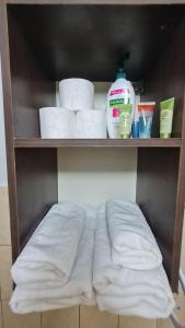 Katil atau katil-katil dalam bilik di Studio Chic Symphony parcare privata +9 gambar