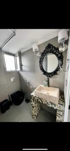 Een badkamer bij Apartment sea view chalkida