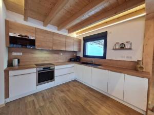 Küche/Küchenzeile in der Unterkunft Chalet Victorine, vue imprenable avec spa