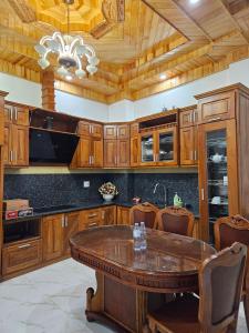 A kitchen or kitchenette at Ddan's house