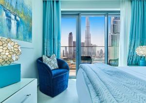Postel nebo postele na pokoji v ubytování FIRST CLASS 2BD, Full Burj Khalifa view in the Heart of Downtown