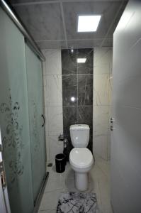 Koupelna v ubytování Arpaçay Apart Otel