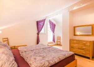 a bedroom with a bed and a dresser and a mirror at Chalet Vergissmeinnicht in Zell am See