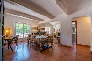 a kitchen and dining room with a table and chairs at Paradis Provençal in Sainte-Maxime