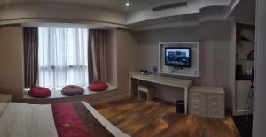 TV a/nebo společenská místnost v ubytování Century Hotel Tongren