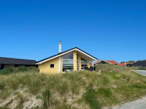 a yellow house sitting on top of a beach at Resort 2 Sea Lodge C 65 in Großenbrode