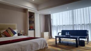 Postel nebo postele na pokoji v ubytování Century Hotel Tongren