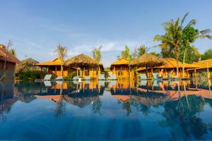 Bazén v ubytování Phu Quoc Island Lodge nebo v jeho okolí