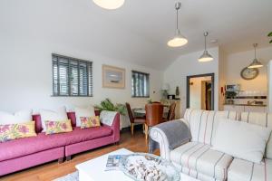 a living room with two couches and a table at Buff Lodge in Tackley