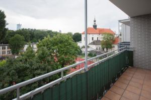 A balcony or terrace at Apartament przy Parku Saskim