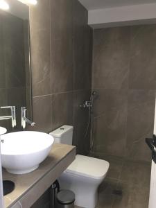 Ένα μπάνιο στο DION APARTMENTS