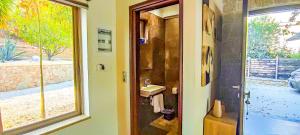 Ванная комната в Avatonblue Villa Nafplio +31 фотография