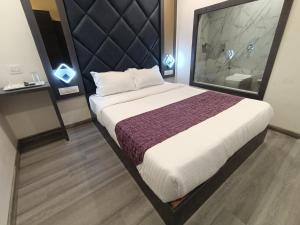 Voodi või voodid majutusasutuse Hotel Classio Andheri - Near DN Nagar Metro Station toas