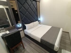 Voodi või voodid majutusasutuse Hotel Classio Andheri - Near DN Nagar Metro Station toas
