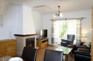 a living room with a couch and a fireplace at Casa Limón - Ferienhaus - Pool - Klimaanlage - W-Lan in Chiclana de la Frontera