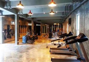 Fitness centrum a/nebo fitness zařízení v ubytování Suite in Replay at Bangrak Beach