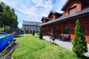 Zahrada ubytování Redwood Mielno