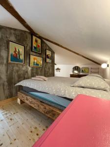Postel nebo postele na pokoji v ubytování Apartament Art Cluj + 37 fotografií